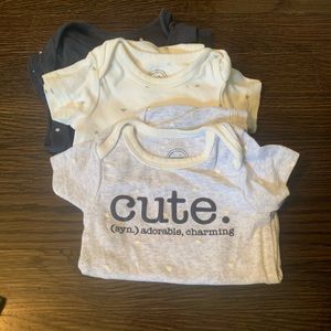 3 onesies(0-3mo)